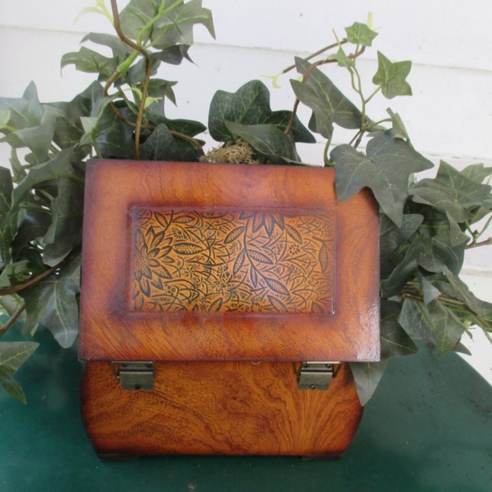 Realistic Artificial Ivy plant in Decorative wooden box with hinged lid - Picture 2 of 5